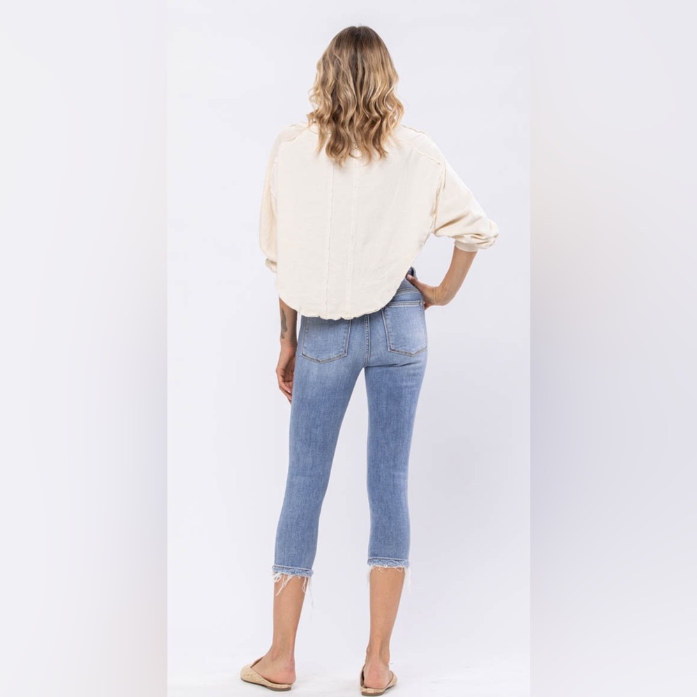 NWT Judy Blue Mid Rise Destroyed Skinny Capri - Picture 5 of 7